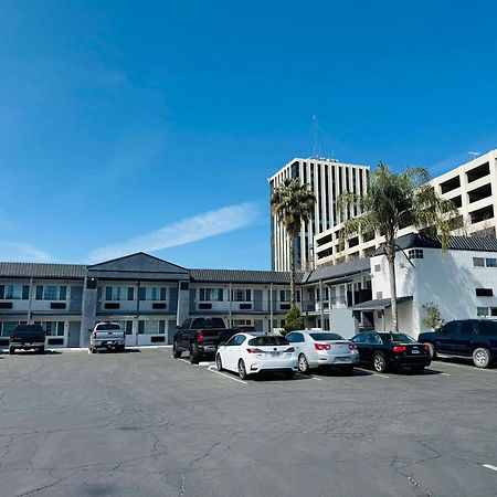 Surestay By Best Western Fresno Central Экстерьер фото