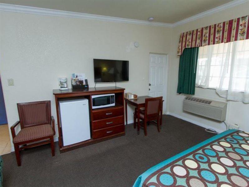 Surestay By Best Western Fresno Central Экстерьер фото