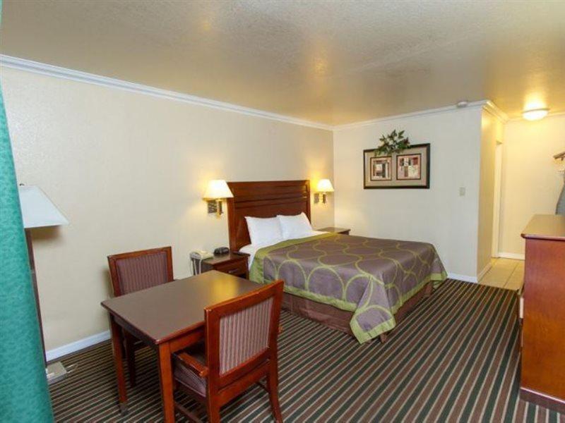 Surestay By Best Western Fresno Central Экстерьер фото
