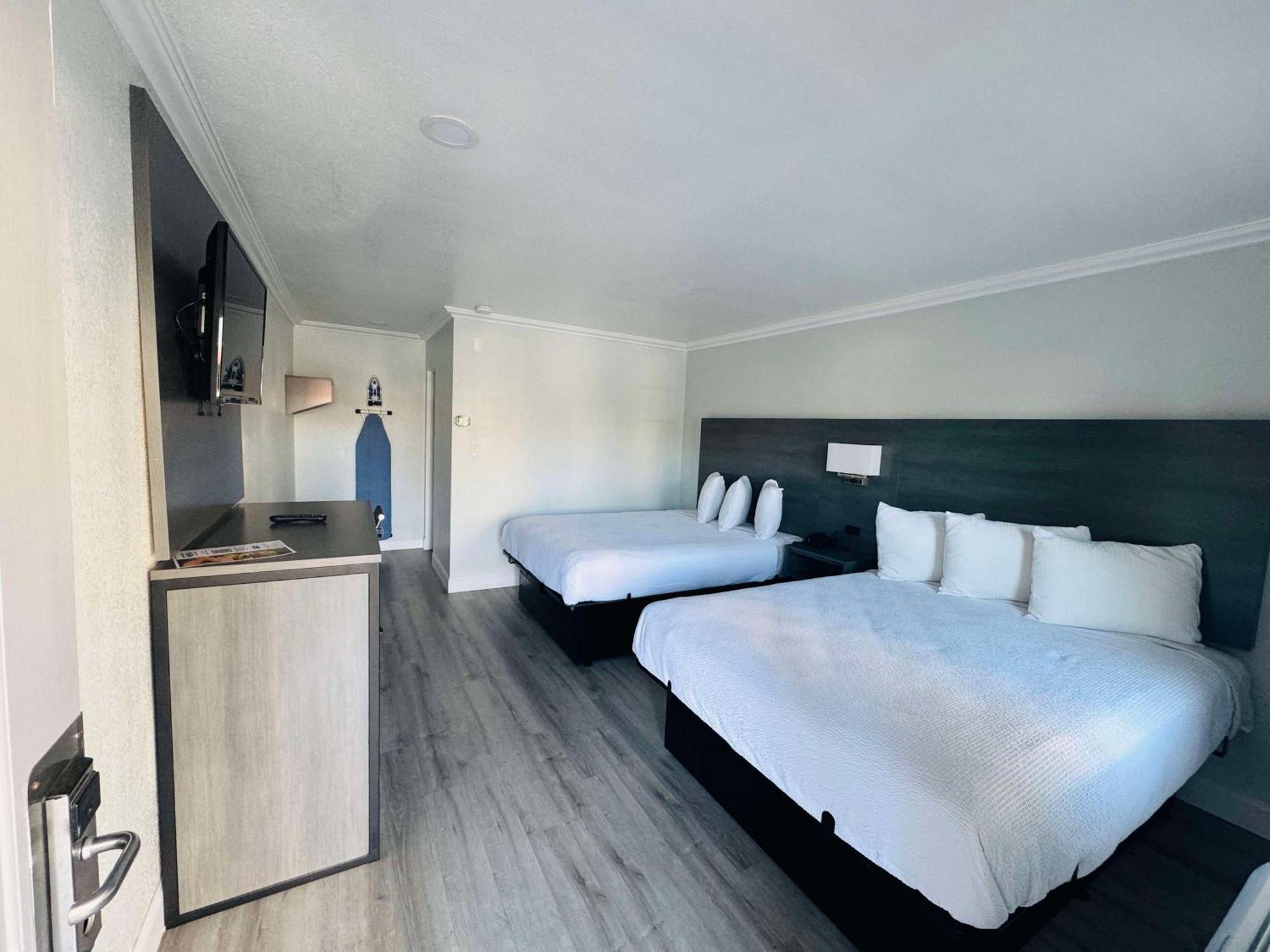 Surestay By Best Western Fresno Central Экстерьер фото