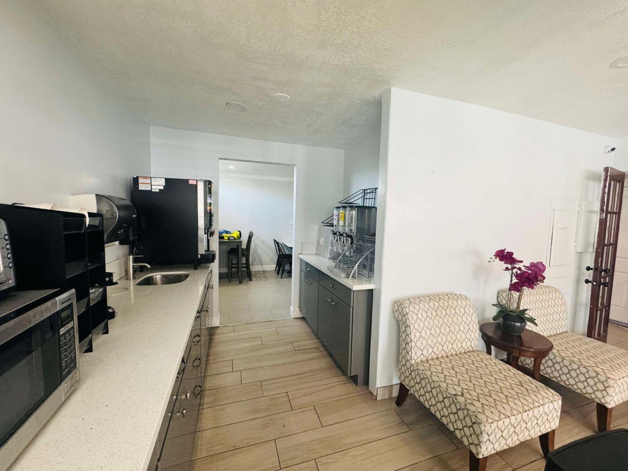 Surestay By Best Western Fresno Central Экстерьер фото