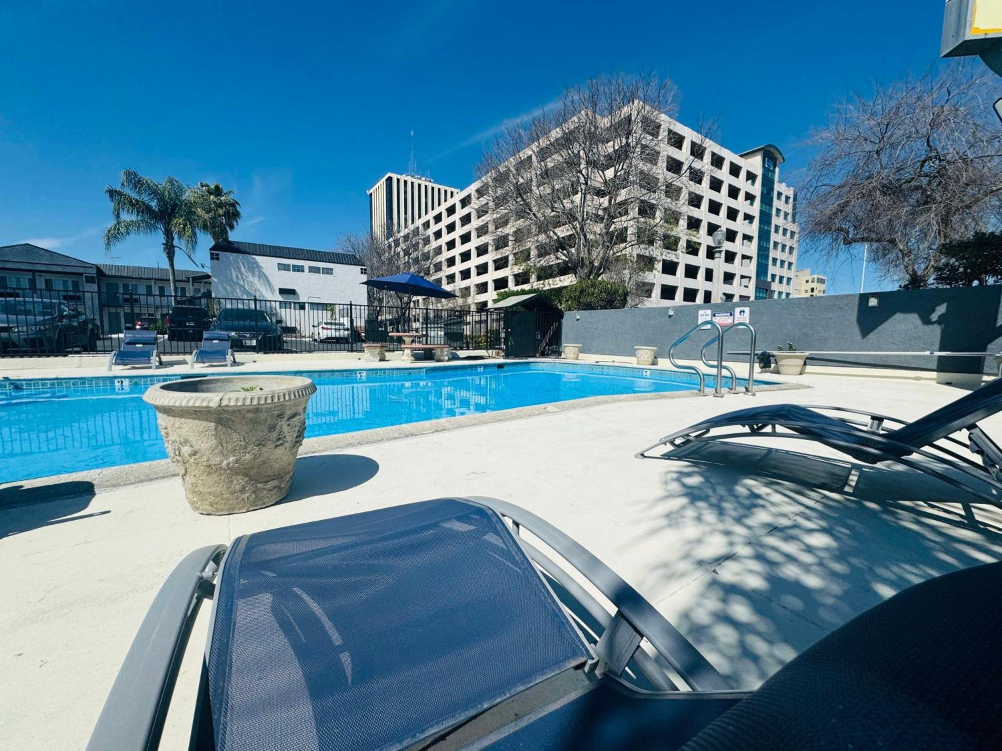 Surestay By Best Western Fresno Central Экстерьер фото