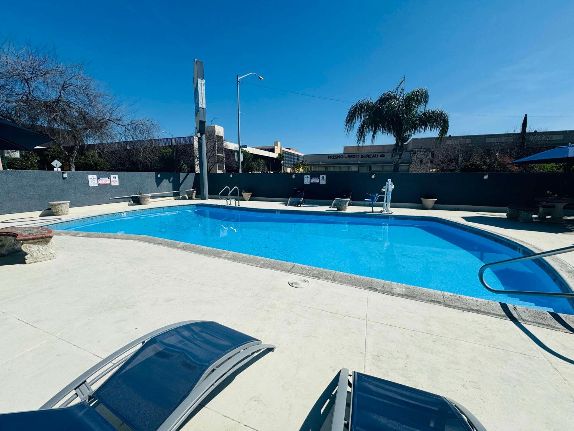 Surestay By Best Western Fresno Central Экстерьер фото