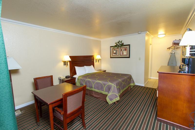 Surestay By Best Western Fresno Central Экстерьер фото