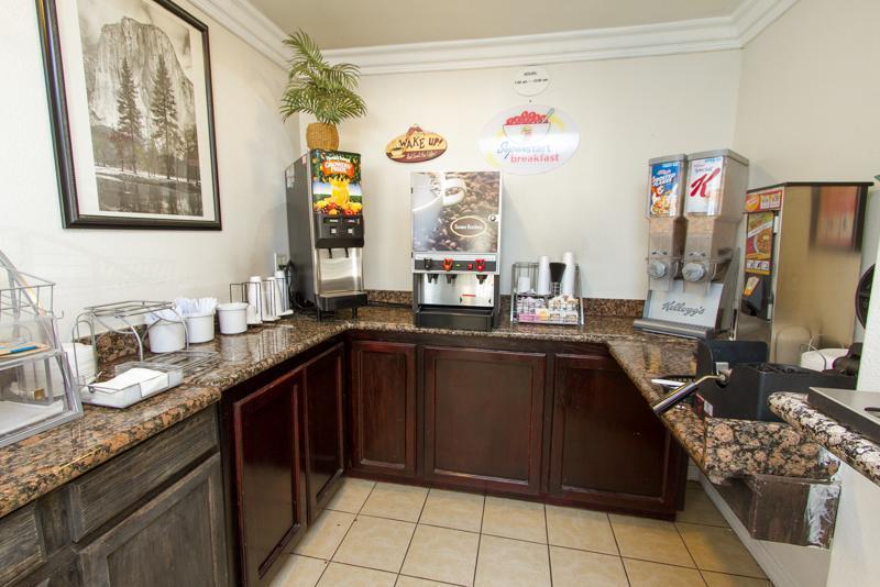 Surestay By Best Western Fresno Central Экстерьер фото