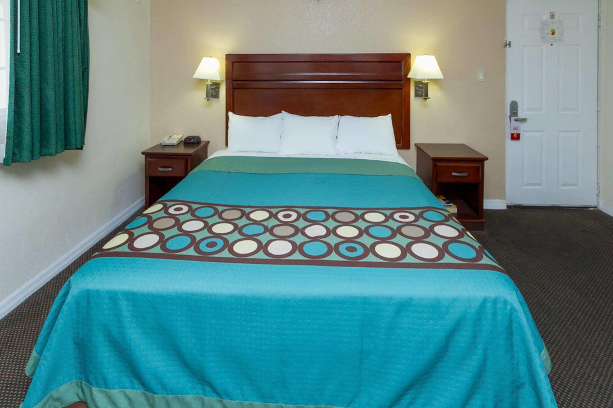 Surestay By Best Western Fresno Central Экстерьер фото