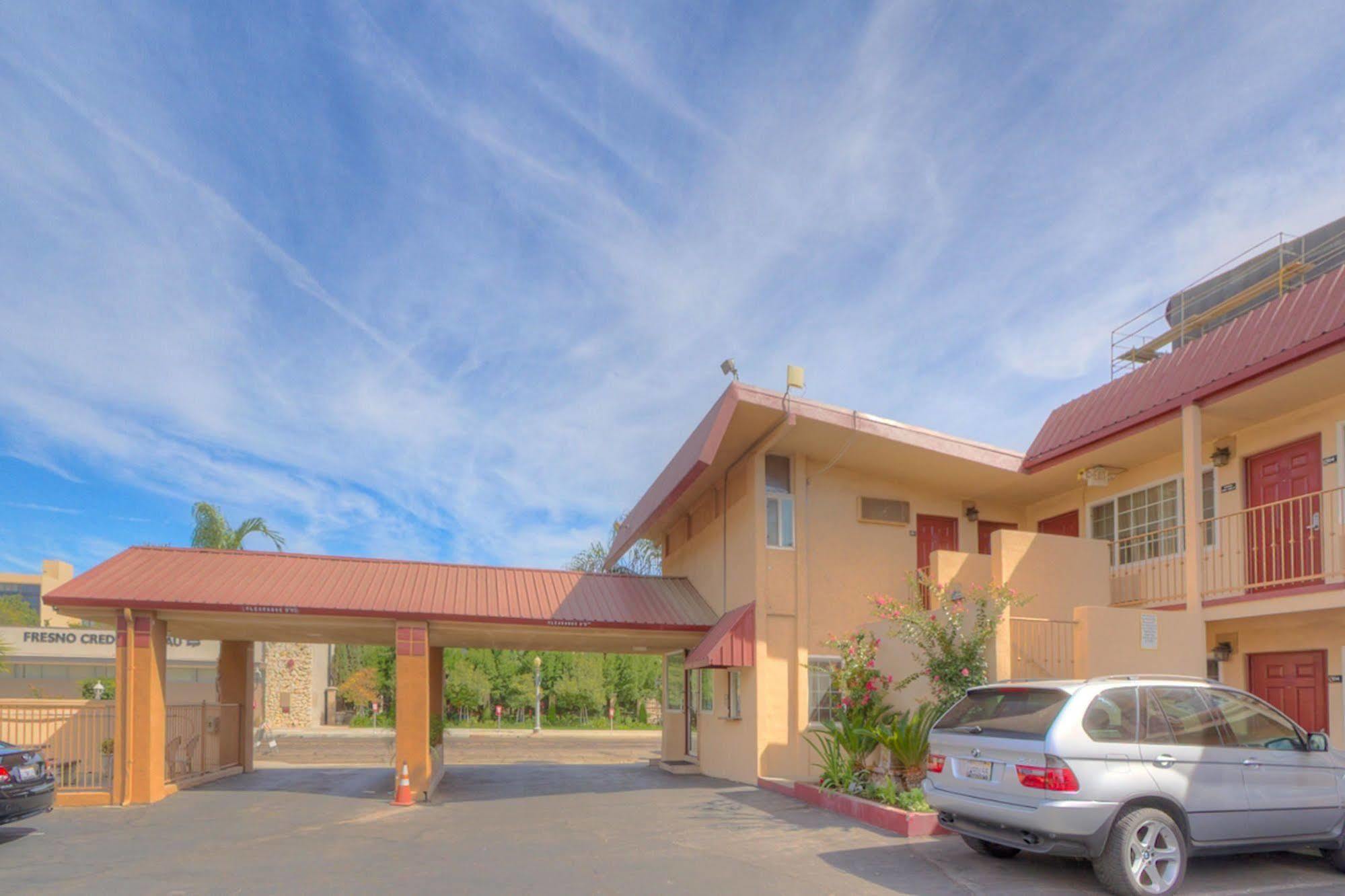 Surestay By Best Western Fresno Central Экстерьер фото